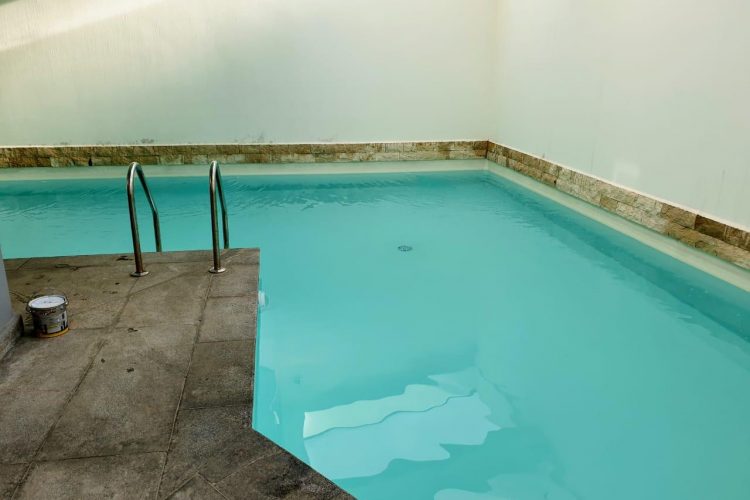 IVANDRY – GRAND APPARTEMENT T4 MEUBLE AU BORD D’UN LAC AVEC BELLE VUE -ASCENSEUR-GROUPE ELECTROGENE ET ACTIVITES DANS UNE RESIDENCE SECURISEE A 1 MINUTES DES ECOLES – REF : 2025-IVA0287