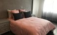 IVANDRY – GRAND APPARTEMENT T4 MEUBLE AU BORD D’UN LAC AVEC BELLE VUE -ASCENSEUR-GROUPE ELECTROGENE ET ACTIVITES DANS UNE RESIDENCE SECURISEE A 1 MINUTES DES ECOLES – REF : 2025-IVA0287