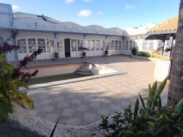 AMBATOBE GRANDE VILLA BASSE T6 AVEC PISCINE – GRAND EXTERIEUR DE 960M2 – JARDIN ARBORÉ- Réf 2022-AOBV1985