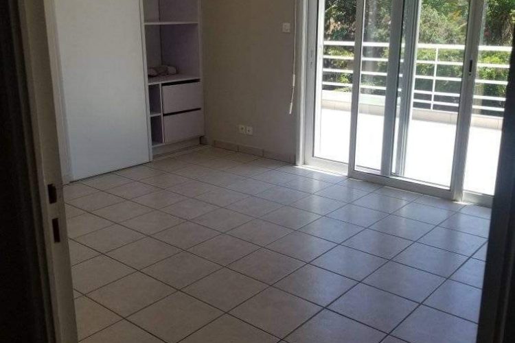 En decembre – AMBATOBE  GRANDE VILLA T8 AVEC PISCINE ET GRAND JARDIN ARBORE A LA RESIDENCE D’AMBATOBE – Réf : 2023-AOBV1200