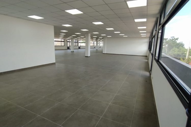 IVANDRY ALAROBIA – DES LOCAUX DE 634.64M² A 2635M²DANS UN GRAND IMMEUBLE  EN BAIE VITREE DE HAUT STANDING AVEC GRAND PARKING -GROUPE ELECTROGENE ET ASCENSEUR DANS UNE RESIDENCE SECURISEE EN BORD DE ROUTE PRINCIPALE – REF: 2025-IVLC0200