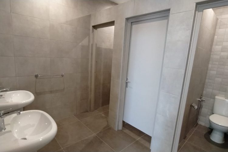 IVANDRY ALAROBIA – DES LOCAUX DE 634.64M² A 2635M²DANS UN GRAND IMMEUBLE  EN BAIE VITREE DE HAUT STANDING AVEC GRAND PARKING -GROUPE ELECTROGENE ET ASCENSEUR DANS UNE RESIDENCE SECURISEE EN BORD DE ROUTE PRINCIPALE – REF: 2025-IVLC0200