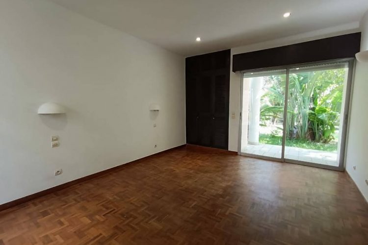 IVANDRY – GRANDE VILLA BASSE T5 AVEC GRAND JARDIN ARBORE DANS LE LOTISSEMENT BONNET A DEUX PAS DES ECOLES – REF : 2025-IVV0358