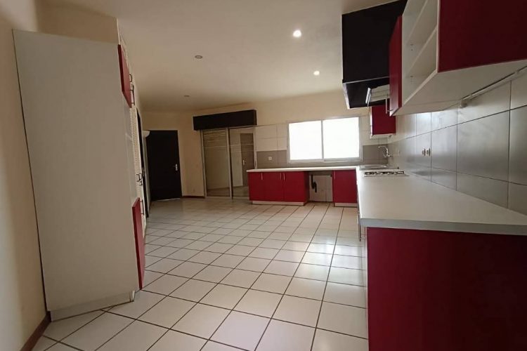 IVANDRY – GRANDE VILLA BASSE T5 AVEC GRAND JARDIN ARBORE DANS LE LOTISSEMENT BONNET A DEUX PAS DES ECOLES – REF : 2025-IVV0358
