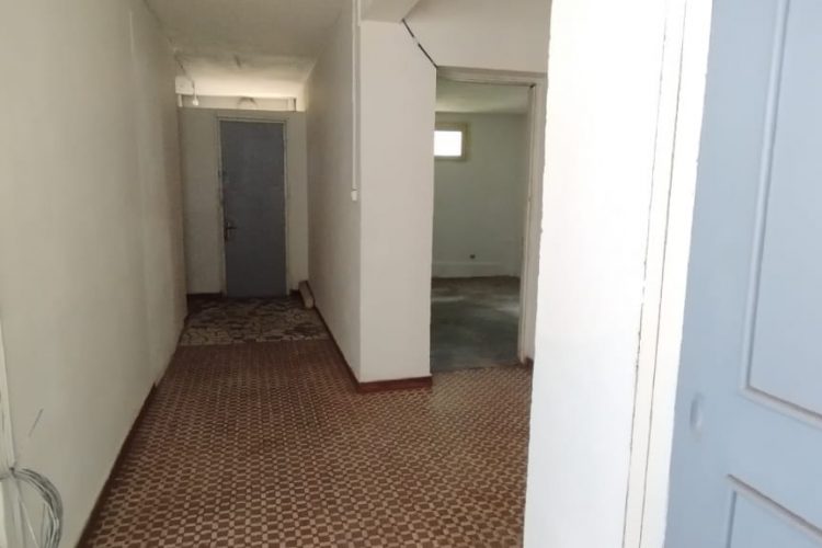 A 1 MINUTE D’ANKORONDRANO – LOCAL BUREAU /VILLA T9 DE 600M² AVEC GRAND PARKING AVEC BELLE VUE SUR LE LAC MASAY A DEUX PAS DE LA ROUTE PRINCIPALE A ANDRANOBEVAVA – REF : 2025-ANKLC0320