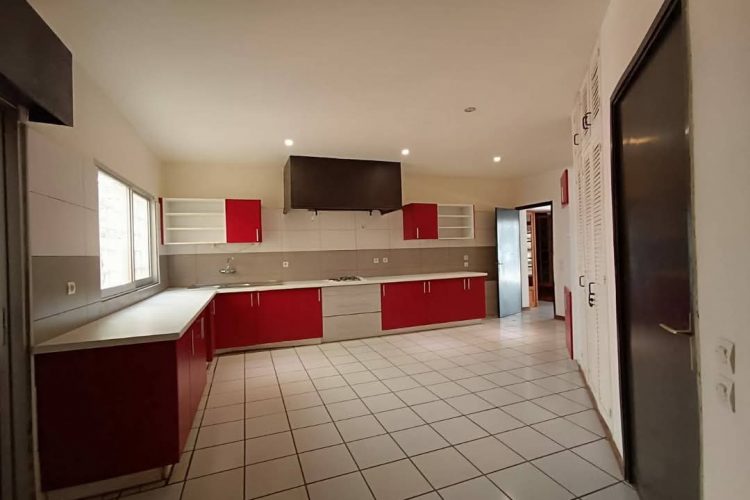IVANDRY – GRANDE VILLA BASSE T5 AVEC GRAND JARDIN ARBORE DANS LE LOTISSEMENT BONNET A DEUX PAS DES ECOLES – REF : 2025-IVV0358