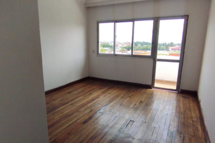 A 1 MINUTE D’ANKORONDRANO – LOCAL BUREAU /VILLA T9 DE 600M² AVEC GRAND PARKING AVEC BELLE VUE SUR LE LAC MASAY A DEUX PAS DE LA ROUTE PRINCIPALE A ANDRANOBEVAVA – REF : 2025-ANKLC0320
