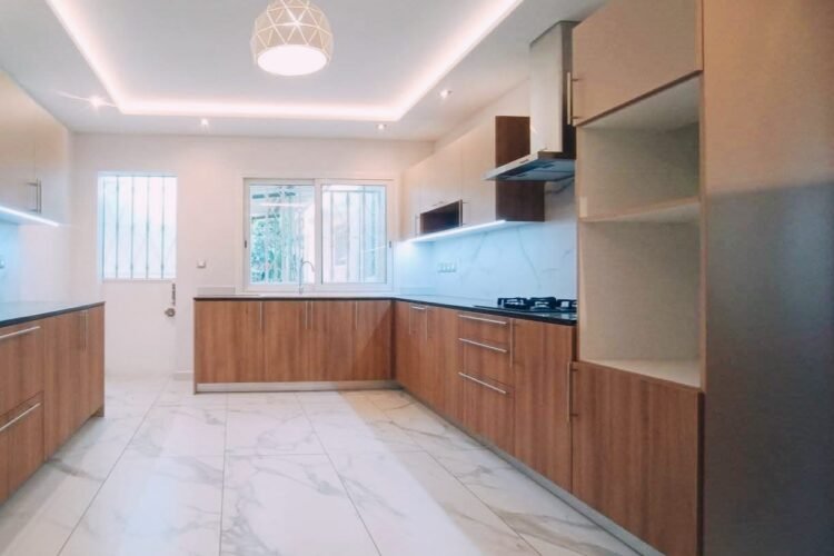 AMBATOBE – GRANDE VILLA T6 DE STANDING AVEC GRAND JARDIN ARBORE ET PISCINE A 1 MINUTE DU LYCEE FRANCAIS -REF : 2025-AOBV0838