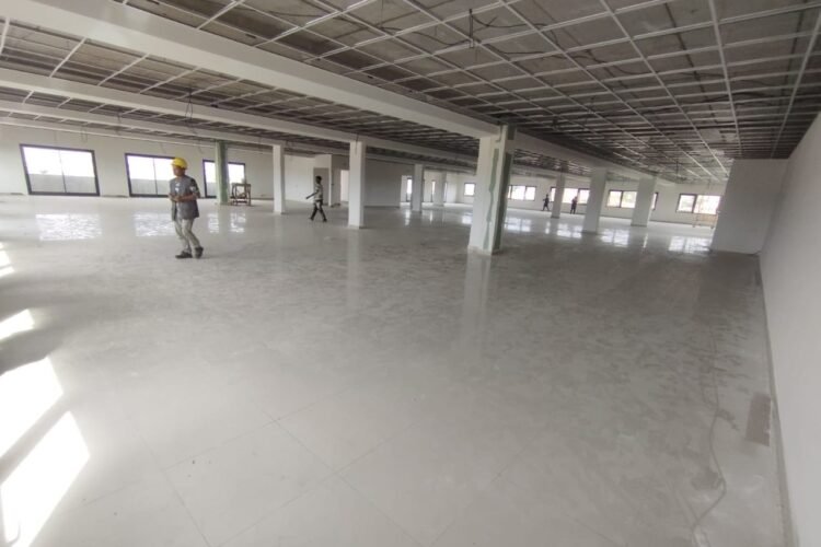 ALAROBIA ANOSIVAVAKA – IMMEUBLE NEUFDE STANDING AVEC DES LOCAUX DE 856.78M² A 5550M² EN BORD DE  ROUTE PRINCIPALE A 2 MINUTES D’ANKORONDRANO – REF : 20258-ALLC0801