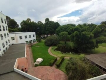 IVANDRY – LOCAUX DE 71.06M² A 405M² AVEC GRAND JARDIN ARBORE – GROUPE ELECTROGENE -ASCENSEUR – GRAND PARKING ET BELLE VUE DANS UNE RESIDENCE SECURISEE EN BORD DE ROUTE PRINCIPALE – REF : 2025-IVLC0801