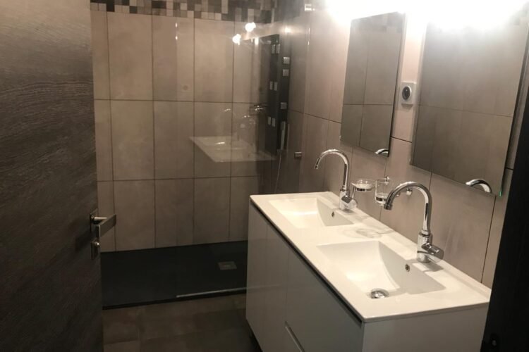 IVANDRY GRANDS APPARTEMENTS T2 MEUBLéS AVEC BELLE VUE SUR LAC DANS UNE RESIDENCE AVEC ACTIVITES ET SECURISEE A 2 PAS DES ECOLES – REF :2025-IVA0845