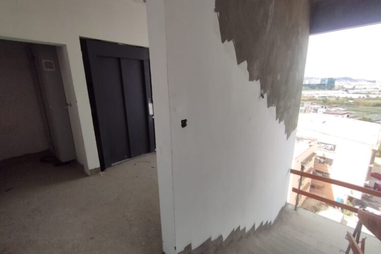 ALAROBIA ANOSIVAVAKA – IMMEUBLE NEUFDE STANDING AVEC DES LOCAUX DE 856.78M² A 5550M² EN BORD DE  ROUTE PRINCIPALE A 2 MINUTES D’ANKORONDRANO – REF : 20258-ALLC0801