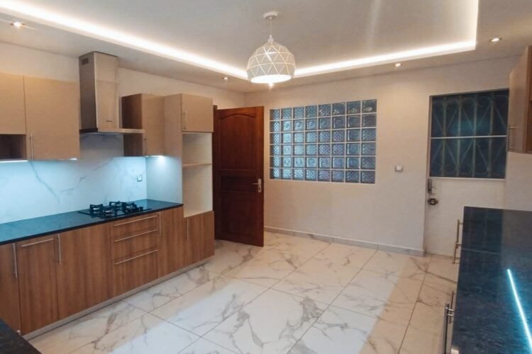 AMBATOBE – GRANDE VILLA T6 DE STANDING AVEC GRAND JARDIN ARBORE ET PISCINE A 1 MINUTE DU LYCEE FRANCAIS -REF : 2025-AOBV0838