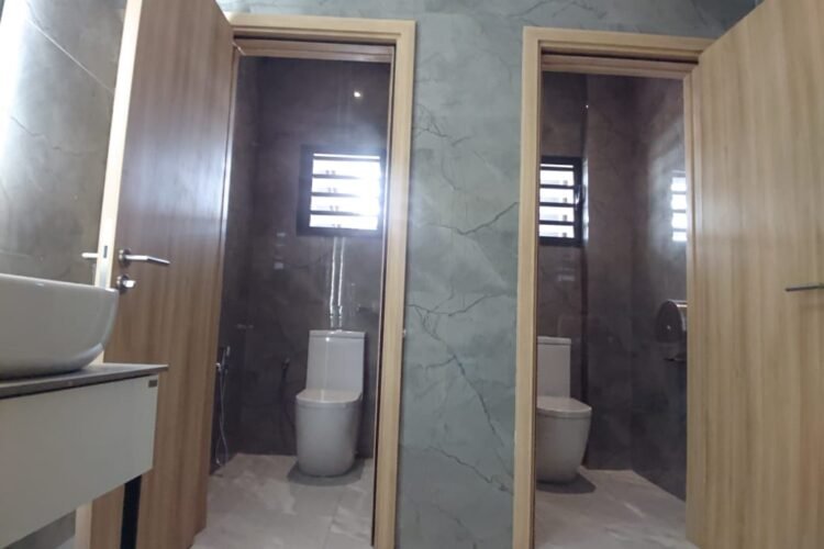 ANKORONDRANO – GRANDS LOCAUX /OPEN SPACE DE 195.01M² A 10500M² DANS UN IMMEUBLE NEUF EN BAIE VITREE ET SECURISE EN BORD DE ROUTE PRINCIPALE AVEC EMPLACEMENT PREMIUM – REF : 2025-ANKLC0804