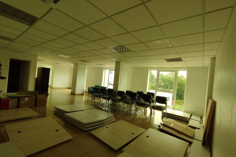 IVANDRY – LOCAUX DE 71.06M² A 405M² AVEC GRAND JARDIN ARBORE – GROUPE ELECTROGENE -ASCENSEUR – GRAND PARKING ET BELLE VUE DANS UNE RESIDENCE SECURISEE EN BORD DE ROUTE PRINCIPALE – REF : 2025-IVLC0801