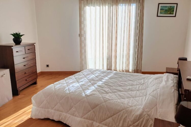 IVANDRY GRANDS APPARTEMENTS T2 MEUBLéS AVEC BELLE VUE SUR LAC DANS UNE RESIDENCE AVEC ACTIVITES ET SECURISEE A 2 PAS DES ECOLES – REF :2025-IVA0845