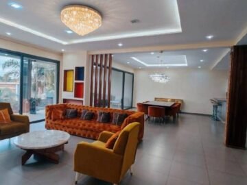 AMBATOBE GRAND APPARTEMENT T5 MEUBLÉ MODERNE AVEC GRANDES TERRASSES – GROUPE ELECTROGENE – ACTIVITÉS DANS UNE RESIDENCE SECURISEEA 2 MINUTES LYCÉE FRANCAIS – REF : 2025-AOBA0841