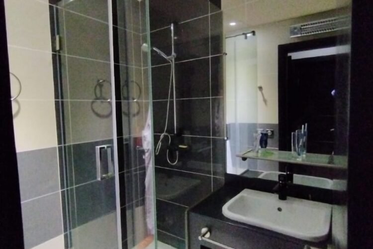 A VENDRE – IVANDRY IVANDRY GRAND APPARETEMENT T3 ENTIEREMENT MODERNE AVEC BELLE VUE SUR LE LAC MASAY-PISCINE -SALLE DE SPORT-GROUPE ELECTROGENE DANS UNE RESIDENCE AU BORD DU LAC MASAY A 1 MINUTE DES ECOLES – REF : 2026-VIVA0801