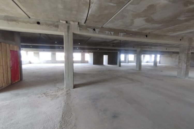 ALAROBIA ANOSIVAVAKA – IMMEUBLE NEUFDE STANDING AVEC DES LOCAUX DE 856.78M² A 5550M² EN BORD DE  ROUTE PRINCIPALE A 2 MINUTES D’ANKORONDRANO – REF : 20258-ALLC0801