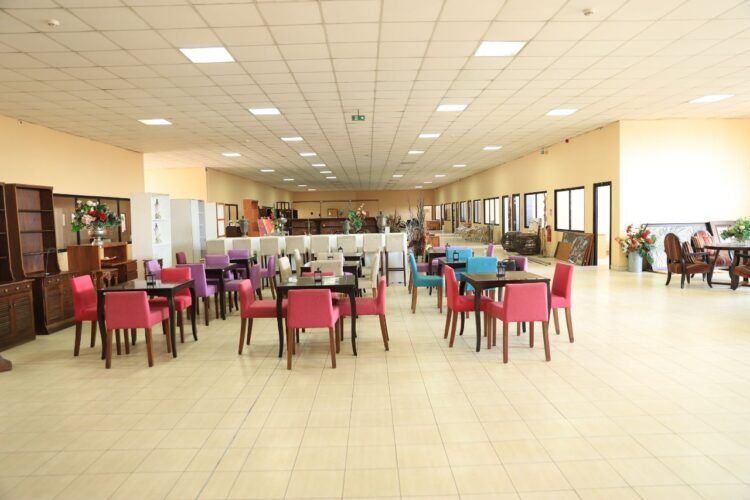 SOANIERANA – LOCAL/ENTREPOT DE 1891M² A 5000M² DASN UNE RESIDENCE EN BORD DE ROUTE PRINCIPALE AVEC ACCES ET PARKING SEMI REMORQUE A 2 MINUTES DE TANJOMBATO ET 2 PAS DE LA CENTRE VILLE – REF : 2025-SNENT0801