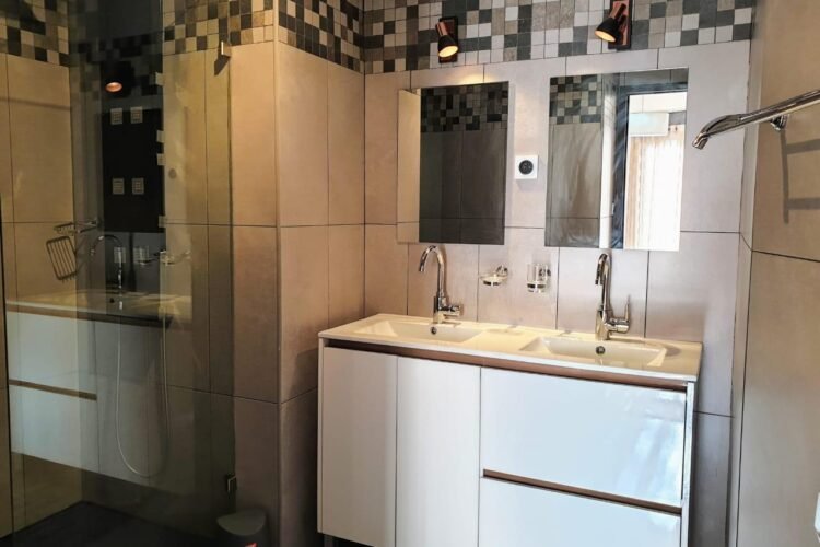 IVANDRY GRANDS APPARTEMENTS T2 MEUBLéS AVEC BELLE VUE SUR LAC DANS UNE RESIDENCE AVEC ACTIVITES ET SECURISEE A 2 PAS DES ECOLES – REF :2025-IVA0845