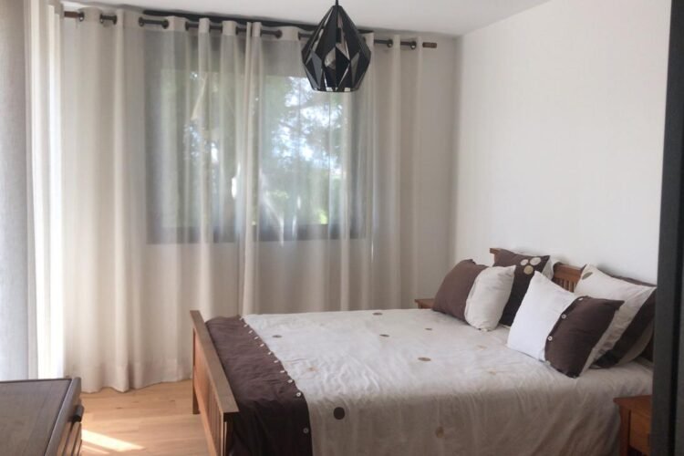 IVANDRY GRANDS APPARTEMENTS T2 MEUBLéS AVEC BELLE VUE SUR LAC DANS UNE RESIDENCE AVEC ACTIVITES ET SECURISEE A 2 PAS DES ECOLES – REF :2025-IVA0845