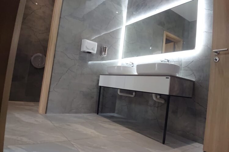 ANKORONDRANO – GRANDS LOCAUX /OPEN SPACE DE 195.01M² A 10500M² DANS UN IMMEUBLE NEUF EN BAIE VITREE ET SECURISE EN BORD DE ROUTE PRINCIPALE AVEC EMPLACEMENT PREMIUM – REF : 2025-ANKLC0804