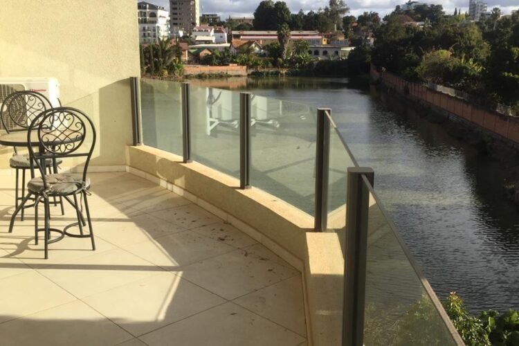 IVANDRY GRANDS APPARTEMENTS T2 MEUBLéS AVEC BELLE VUE SUR LAC DANS UNE RESIDENCE AVEC ACTIVITES ET SECURISEE A 2 PAS DES ECOLES – REF :2025-IVA0845