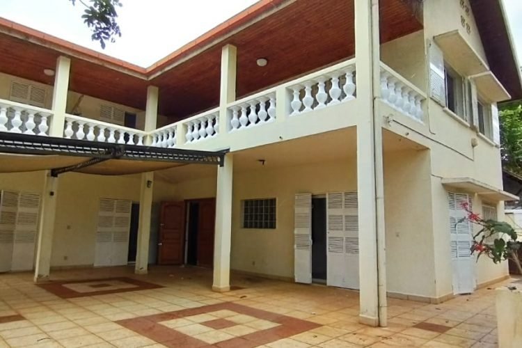 AMBATOBE – GRANDE VILLA T6 DE STANDING AVEC GRAND JARDIN ARBORE ET PISCINE A 1 MINUTE DU LYCEE FRANCAIS -REF : 2025-AOBV0838