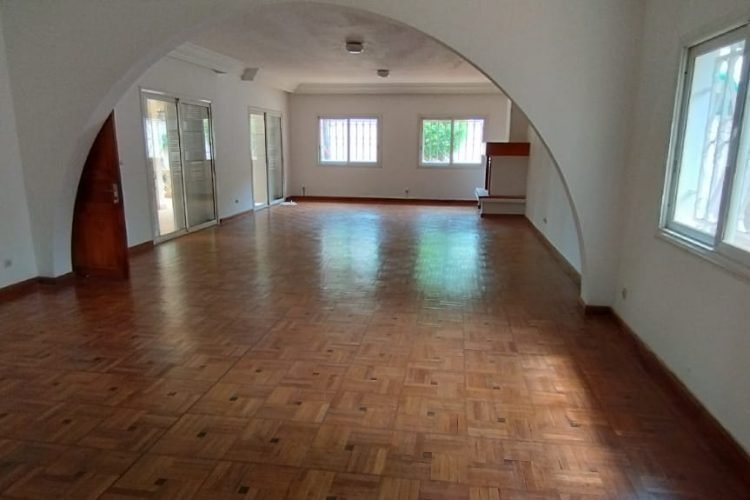 AMBATOBE – GRANDE VILLA T6 DE STANDING AVEC GRAND JARDIN ARBORE ET PISCINE A 1 MINUTE DU LYCEE FRANCAIS -REF : 2025-AOBV0838