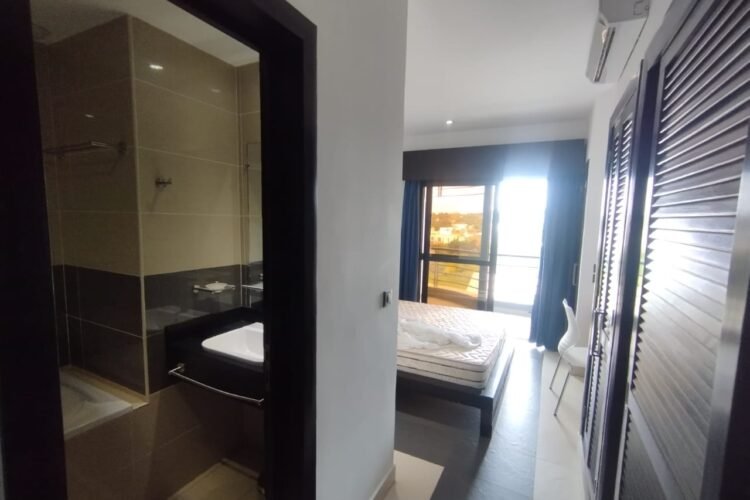 A VENDRE – IVANDRY IVANDRY GRAND APPARETEMENT T3 ENTIEREMENT MODERNE AVEC BELLE VUE SUR LE LAC MASAY-PISCINE -SALLE DE SPORT-GROUPE ELECTROGENE DANS UNE RESIDENCE AU BORD DU LAC MASAY A 1 MINUTE DES ECOLES – REF : 2026-VIVA0801
