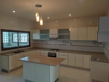 IVANDRY GRAND APPARTEMENT T5 AVEC GROUPE ELECTROGENE ET ACTIVITES DANS UNE RESIDENCE SECURISEE A 1 MINUTE DES ECOLES – REF:2025-IVA0910