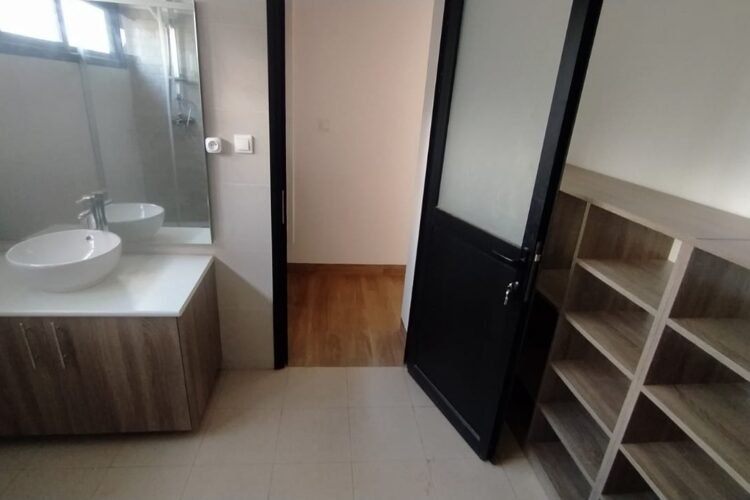 EN JANVIER – IVANDRY GRANDE VILLA NEUVE T5 AVEC GRAND JARDIN ARBORé ET GRANDE PISCINE DANS UNE RESIDENCE SECURISEE A 2 MINUTES DES ECOLES- REF:2025-IVV1094