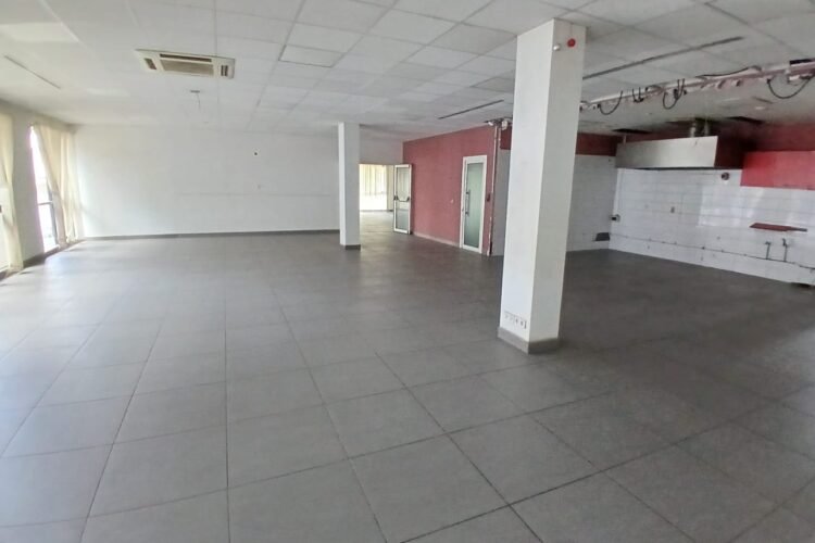 IVANDRY – GRANDS LOCAUX DE 380M² à 960M² DANS UN IMMEUBLE MODERNE AVEC GROUPE ELECTROEGNEE T ASCENSEUR A 2 PAS D’ANKORONDRANO – REF : 2025-IVLC1094