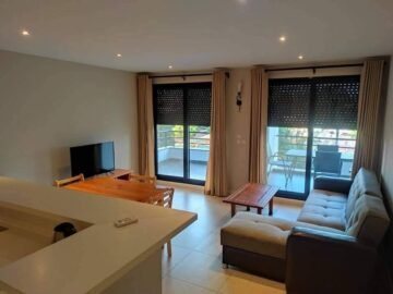 IVANDRY – APPARTEMENT T3 MEUBLE DANS UEN RESIDENCE AVEC ACTIVITES -ASCENSEUR ET GROUPE ELECTROGENE A 1 MINUTE DES ECOLES – REF : 2025-IVA1081