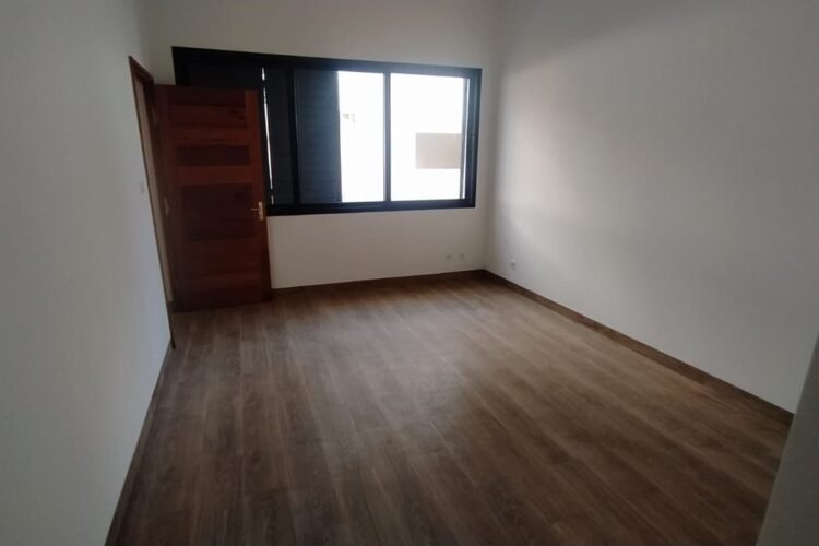 EN JANVIER – IVANDRY GRANDE VILLA NEUVE T5 AVEC GRAND JARDIN ARBORé ET GRANDE PISCINE DANS UNE RESIDENCE SECURISEE A 2 MINUTES DES ECOLES- REF:2025-IVV1094