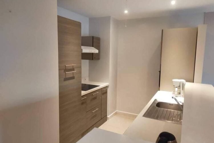 EN AVRIL – IVANDRY APPARTEMENT T3 VIDE DANS UNE RESIDENCE AVEC ACTIVITES ET GROUPE ELECTROGENE A 1MINUTE DES ECOLES – REF : 2026-IVA0229