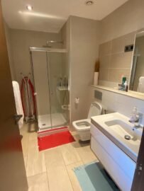 IVANDRY – APPARTEMENT T2 MEUBLé DANS UNE RESIDENCE AVEC JARDIN -PISCINE ET GROUPE ELECTROGENE A 3 MINUTES DES ECOLES – REF : 2025-IVA1004