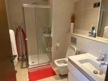 IVANDRY – APPARTEMENT T2 MEUBLé DANS UNE RESIDENCE AVEC JARDIN -PISCINE ET GROUPE ELECTROGENE A 3 MINUTES DES ECOLES – REF : 2025-IVA1004