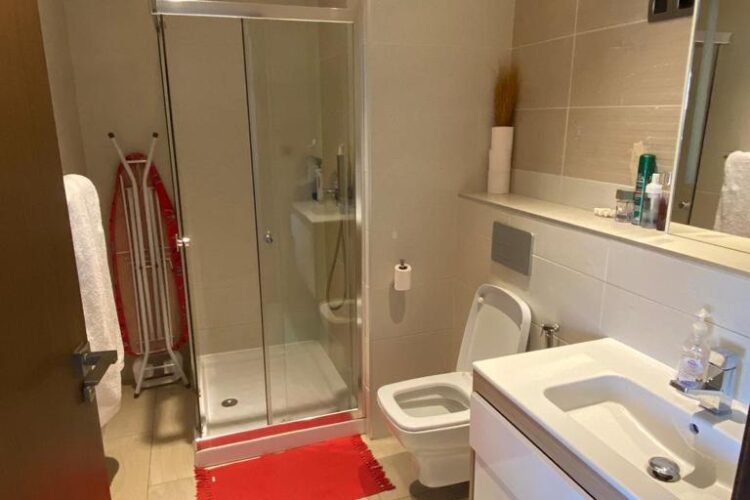 IVANDRY – APPARTEMENT T2 MEUBLé DANS UNE RESIDENCE AVEC JARDIN -PISCINE ET GROUPE ELECTROGENE A 3 MINUTES DES ECOLES – REF : 2025-IVA1004