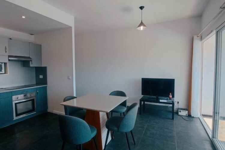 IVANDRY APPARTEMENT T2 MEUBLé AVEC PISCINE DANS UNE RESIDENCE SECURISEE A 1 MINUTE DES ECOLES – REF : 2025-IVA1003