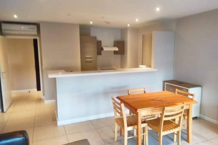 EN AVRIL – IVANDRY APPARTEMENT T3 VIDE DANS UNE RESIDENCE AVEC ACTIVITES ET GROUPE ELECTROGENE A 1MINUTE DES ECOLES – REF : 2026-IVA0229