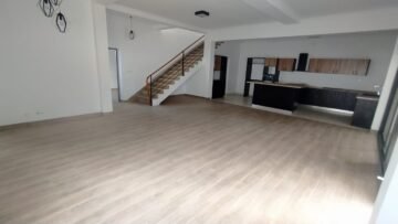 EN JANVIER – IVANDRY GRANDE VILLA NEUVE T5 AVEC GRAND JARDIN ARBORé ET GRANDE PISCINE DANS UNE RESIDENCE SECURISEE A 2 MINUTES DES ECOLES- REF:2025-IVV1094