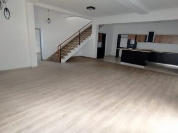 EN JANVIER – IVANDRY GRANDE VILLA NEUVE T5 AVEC GRAND JARDIN ARBORé ET GRANDE PISCINE DANS UNE RESIDENCE SECURISEE A 2 MINUTES DES ECOLES- REF:2025-IVV1094