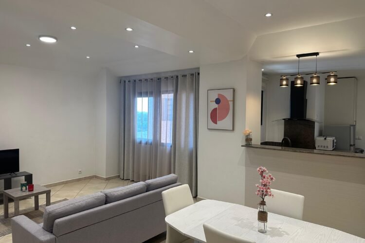 IVANDRY – APPARTEMENT T3 MEUBLé DANS UNE RESIDENCE SECURISEE AVEC KIT ANTI-DELESTAGE ET CITERNES A 1 MINUTE DES ECOLES – REF : 2025-IVA1002