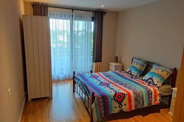 EN AVRIL – IVANDRY APPARTEMENT T3 VIDE DANS UNE RESIDENCE AVEC ACTIVITES ET GROUPE ELECTROGENE A 1MINUTE DES ECOLES – REF : 2026-IVA0229