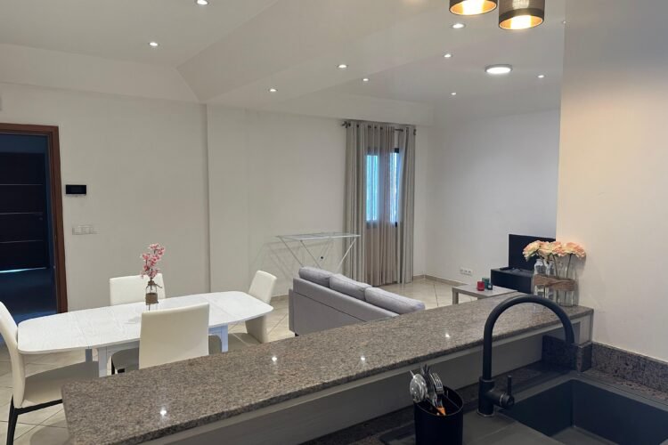 IVANDRY – APPARTEMENT T3 MEUBLé DANS UNE RESIDENCE SECURISEE AVEC KIT ANTI-DELESTAGE ET CITERNES A 1 MINUTE DES ECOLES – REF : 2025-IVA1002