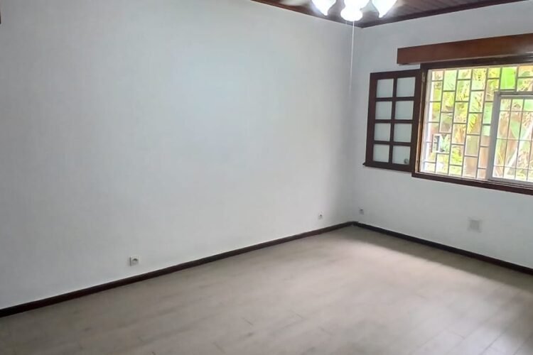 IVANDRY VILLA BASSE T5 AVEC GRAND JARDIN ARBORé DE 1500M² ET POSSIBILITE PISCINE  DANS LE LOTISSEMENT BONNET A 2 PAS DE ECOLES – REF: 2025-IVV1104