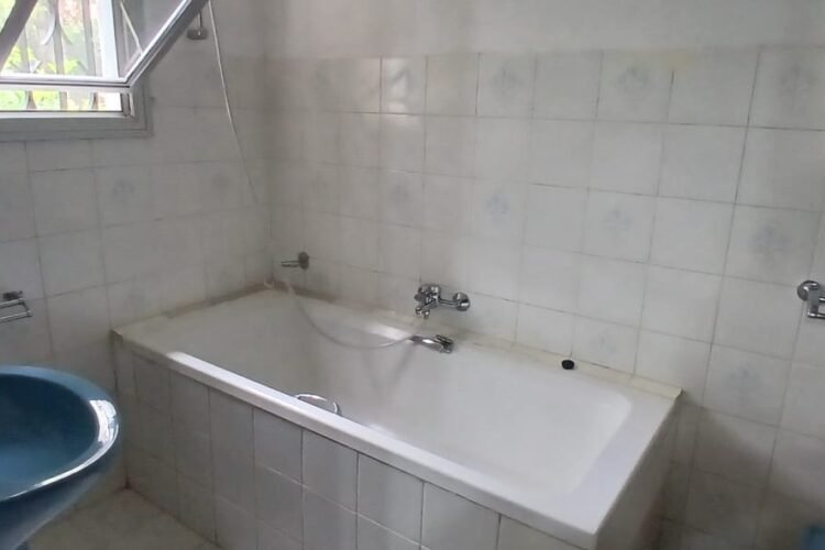 IVANDRY VILLA BASSE T5 AVEC GRAND JARDIN ARBORé DE 1500M² ET POSSIBILITE PISCINE  DANS LE LOTISSEMENT BONNET A 2 PAS DE ECOLES – REF: 2025-IVV1104