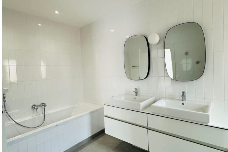 AMBATOBE – GRANDE VILLAS T7 NEUVE AVEC PISCINE – GRAND JARDIN ET GROUPE ELECTROGENE DANS UNE RESIDENCE SECURISEE A 1 MINUTE DU LYCEE FRANCAIS – REF : 2026-AOBV0102